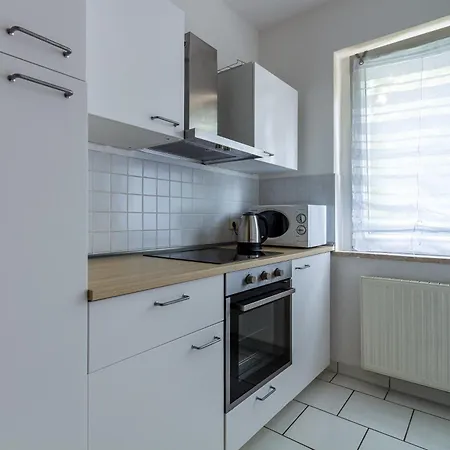 Apartment Pl, Eng, De - Preiswerte & Vollmoeblierte 3-zimmer-wohnung Fuer Handwerker, 5 Einzelne Betten, Zuhause Auf Zeit! Leipzig