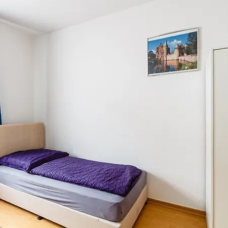 Apartment Pl, Eng, De - Preiswerte & Vollmoeblierte 3-zimmer-wohnung Fuer Handwerker, 5 Einzelne Betten, Zuhause Auf Zeit!