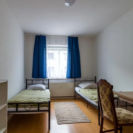 Handwerker-apartment In 3 Zimmer, 5 Einzelbetten, Optimale Lage Apartment