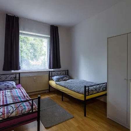 Handwerker-apartment In 3 Zimmer, 5 Einzelbetten, Optimale Lage Apartment
