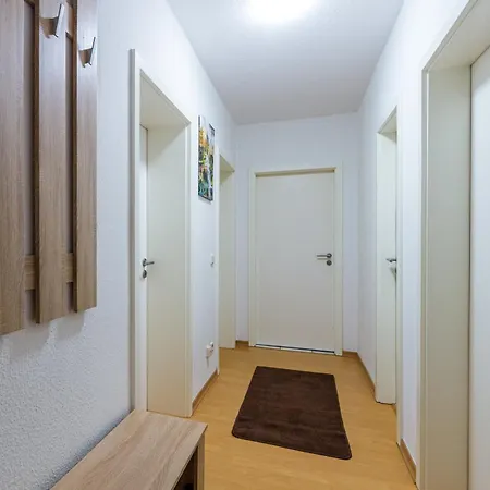 Pl, Eng, De - Preiswerte & Vollmoeblierte 3-zimmer-wohnung Fuer Handwerker, 5 Einzelne Betten, Zuhause Auf Zeit! *