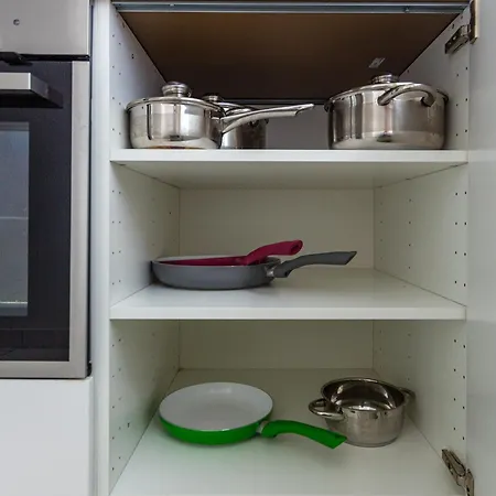 Pl, Eng, De - Preiswerte & Vollmoeblierte 3-zimmer-wohnung Fuer Handwerker, 5 Einzelne Betten, Zuhause Auf Zeit!