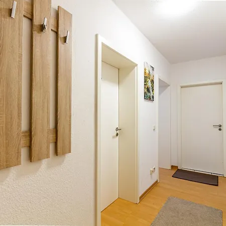 Pl, Eng, De - Preiswerte & Vollmoeblierte 3-zimmer-wohnung Fuer Handwerker, 5 Einzelne Betten, Zuhause Auf Zeit! * Лейпциг