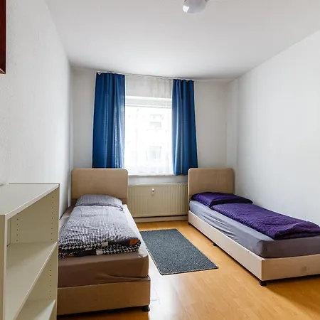 Апартаменты Pl, Eng, De - Preiswerte & Vollmoeblierte 3-zimmer-wohnung Fuer Handwerker, 5 Einzelne Betten, Zuhause Auf Zeit! Лейпциг
