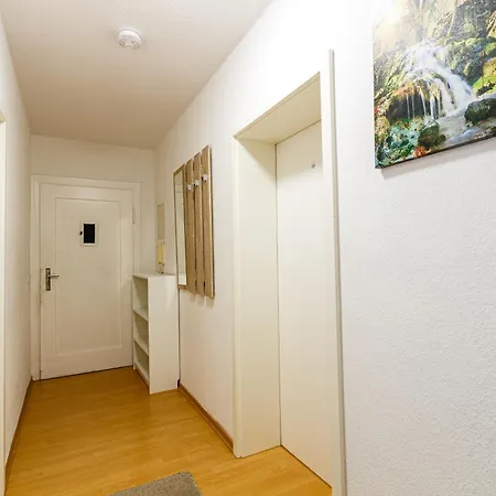 Pl, Eng, De - Preiswerte & Vollmoeblierte 3-zimmer-wohnung Fuer Handwerker, 5 Einzelne Betten, Zuhause Auf Zeit! Лейпциг