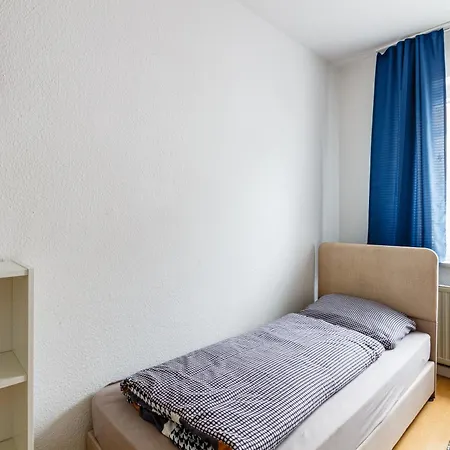 Pl, Eng, De - Preiswerte & Vollmoeblierte 3-zimmer-wohnung Fuer Handwerker, 5 Einzelne Betten, Zuhause Auf Zeit! Лейпциг
